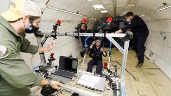 Tammer observing Preston during CHANGES experiment