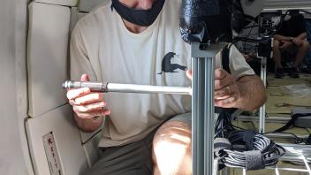 Tammer tightening screws 